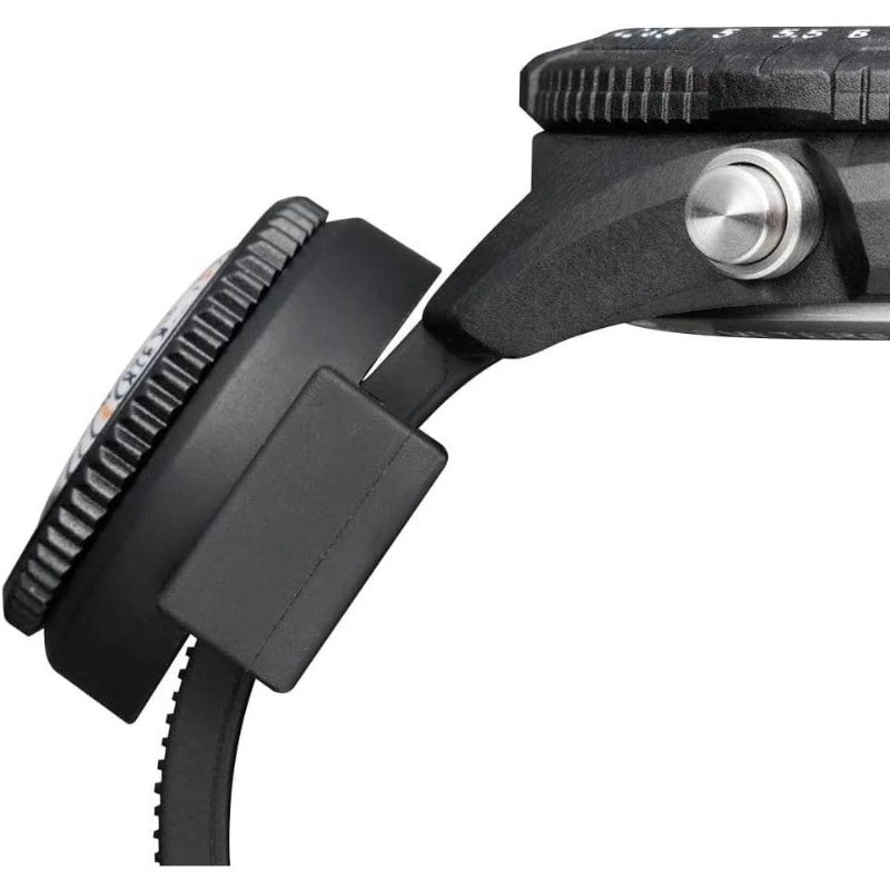 Men's Black Polycarbonate Compass with Loop